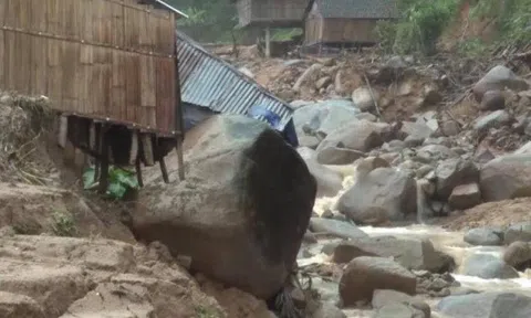 Lũ quét kinh hoàng ở Quảng Ngãi, một ngôi làng nguy cơ bị xóa sổ